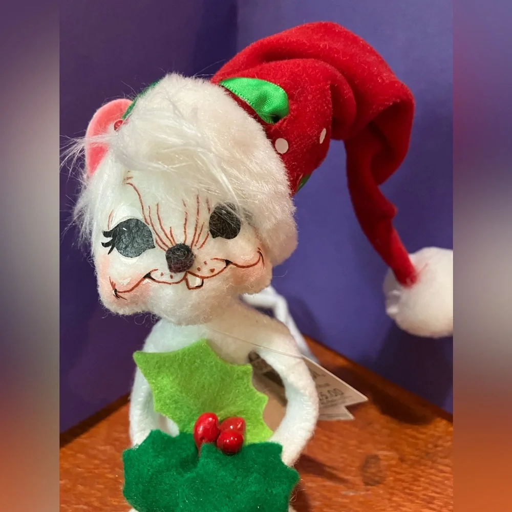 NWT Annalee 6” Holly Berry Mouse #600909
